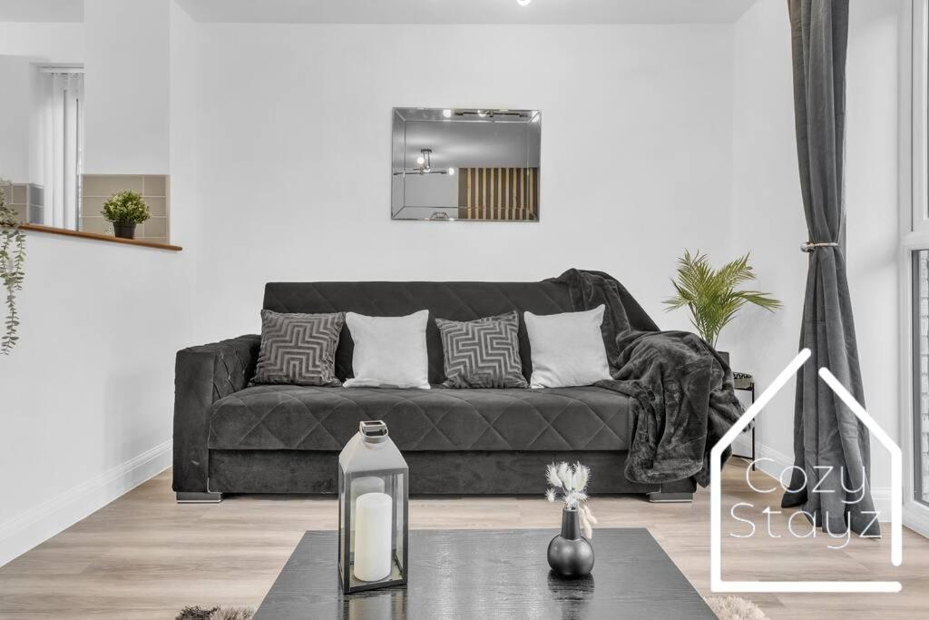 Newly Stunning City Centre Home By Cozy Stayz バーミンガム エクステリア 写真